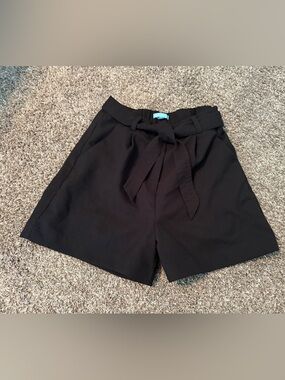 Draper James ladies dress shorts size Medium